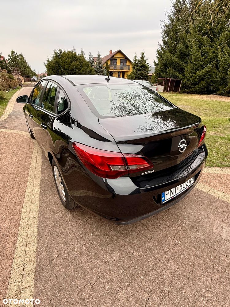 Opel Astra 1.6 Essentia - 10