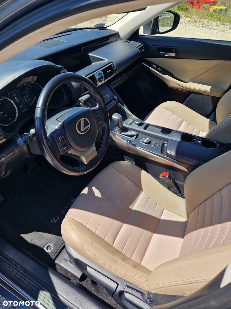 Lexus IS 300h Business Edition - 7