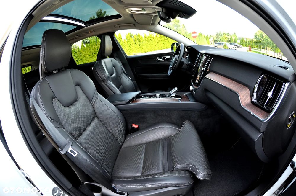Volvo XC 60 B4 D Ultimate Dark - 24