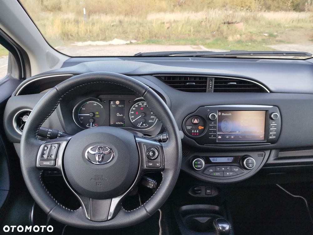 Toyota Yaris Hybrid 1.5 VVT-i Y20 Club - 11