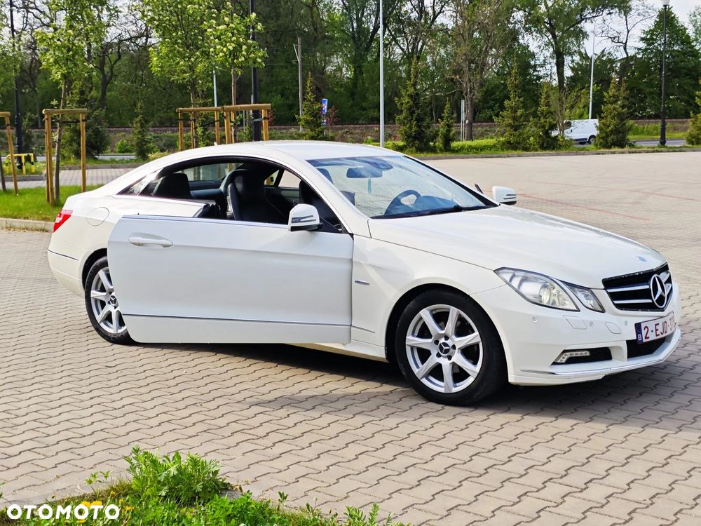 Mercedes-Benz Klasa E 220 CDI DPF BlueEFFICIENCY 7G-TRONIC Avantgarde - 19