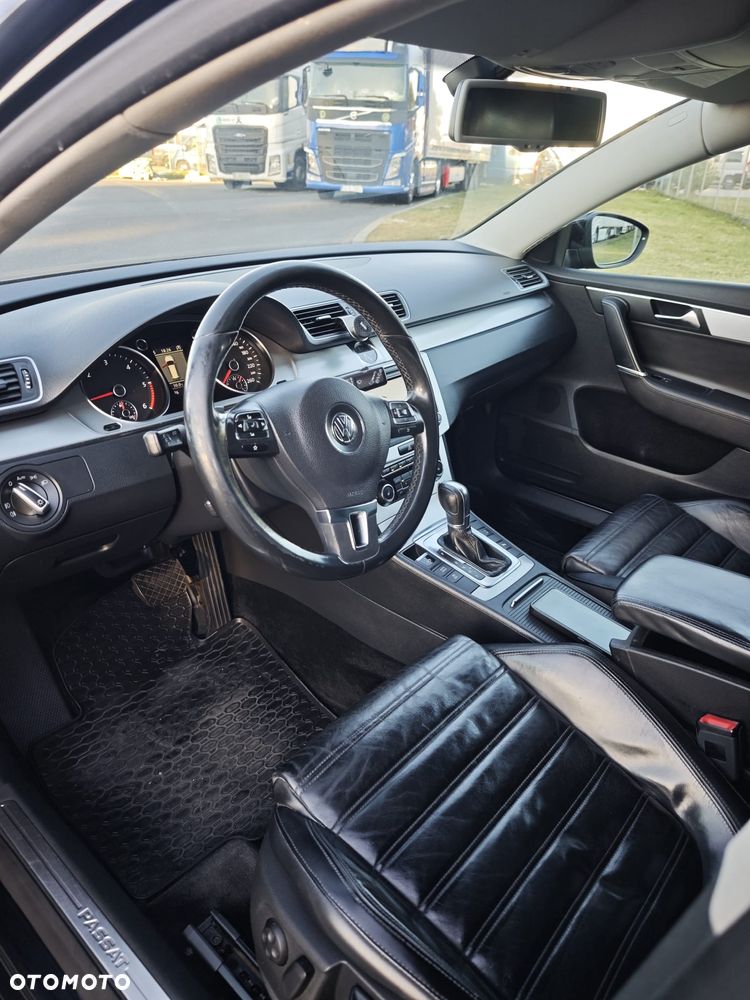 Volkswagen Passat 2.0 TDI DPF DSG Highline - 20