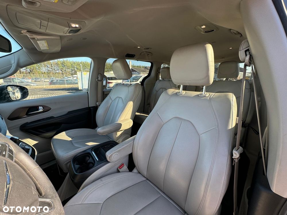 Chrysler Pacifica - 14