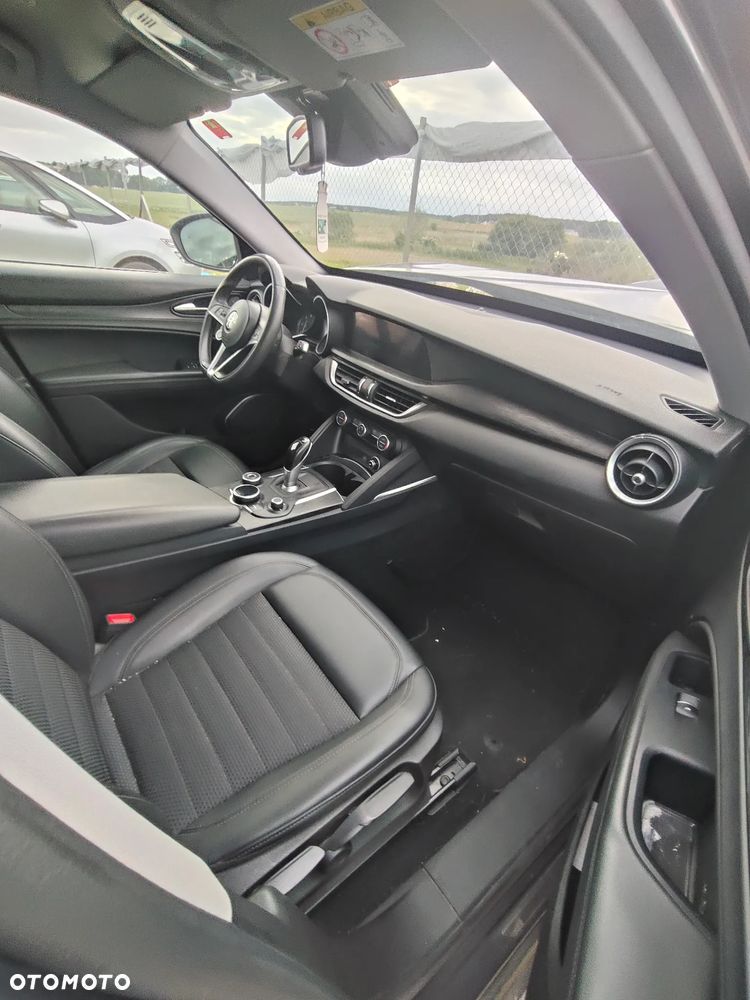 Alfa Romeo Stelvio - 14