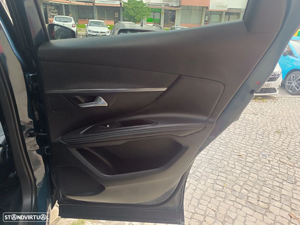 Peugeot 3008 PureTech 130 Stop & Start GPF Allure - 32