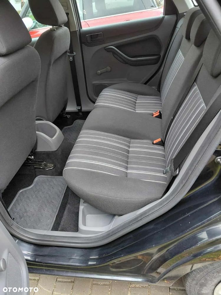 Ford Focus 1.6 Ambiente - 4