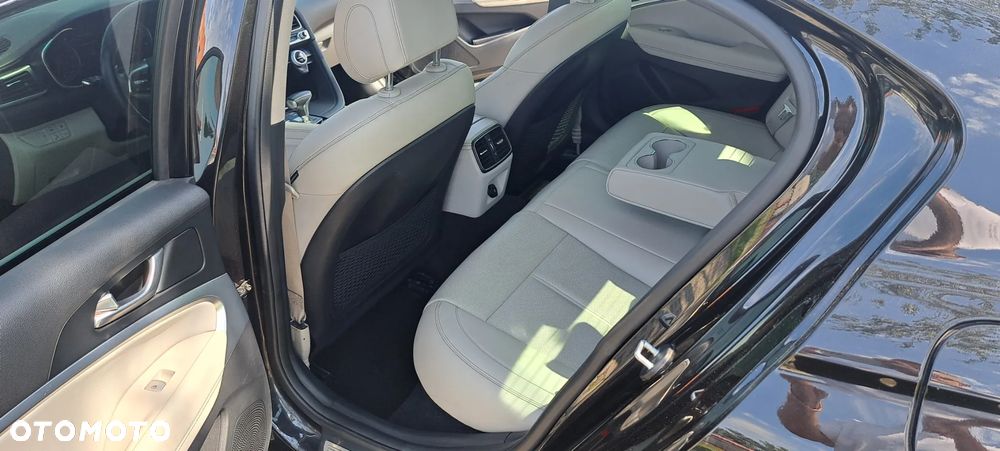 Hyundai Genesis - 10