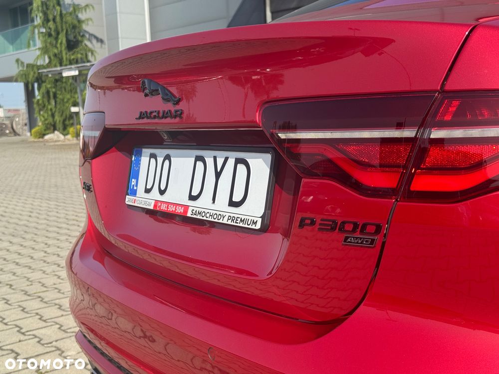 Jaguar XE 2.0 P300 AWD R-Dynamic SE - 11
