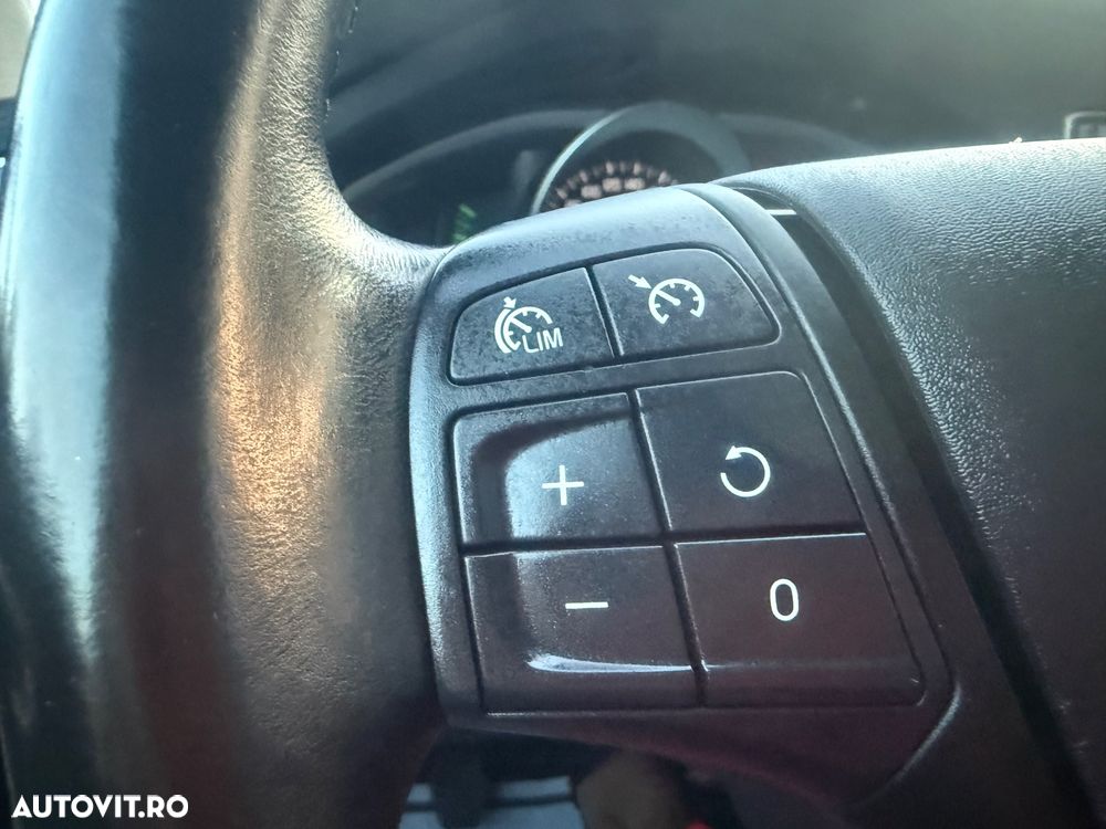 Volvo V40 T2 Momentum - 7
