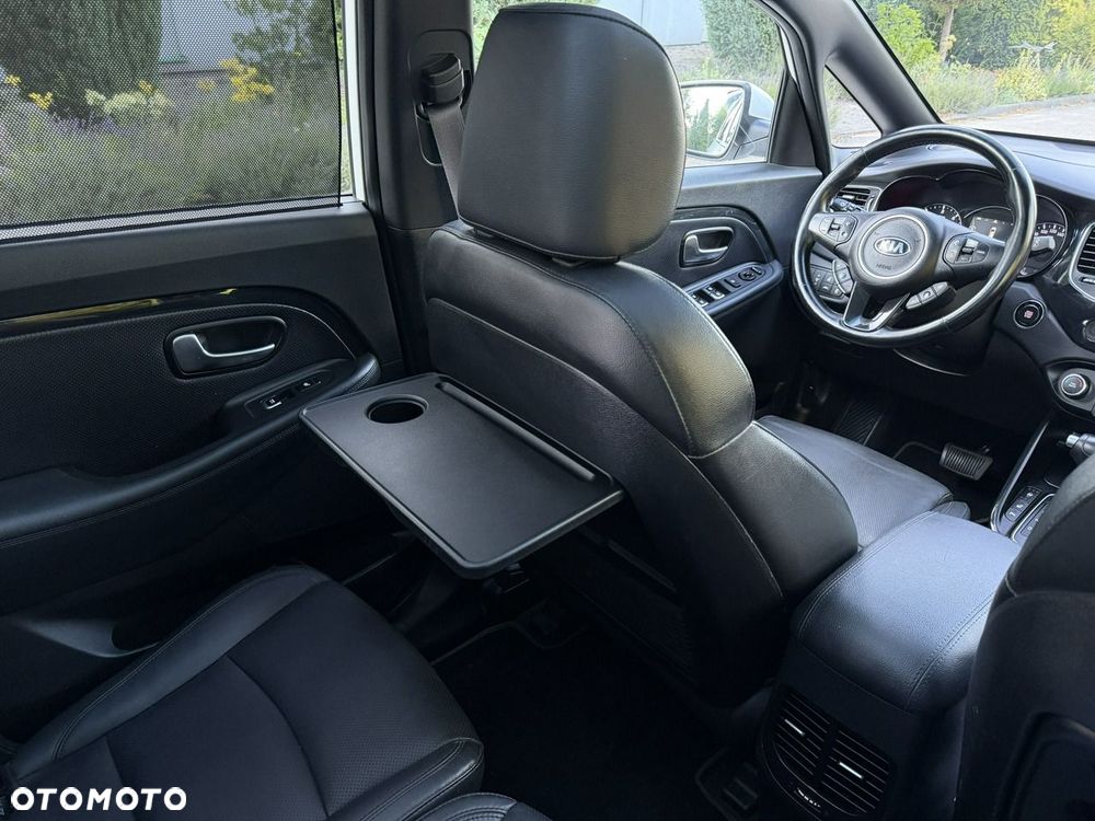 Kia Carens - 26