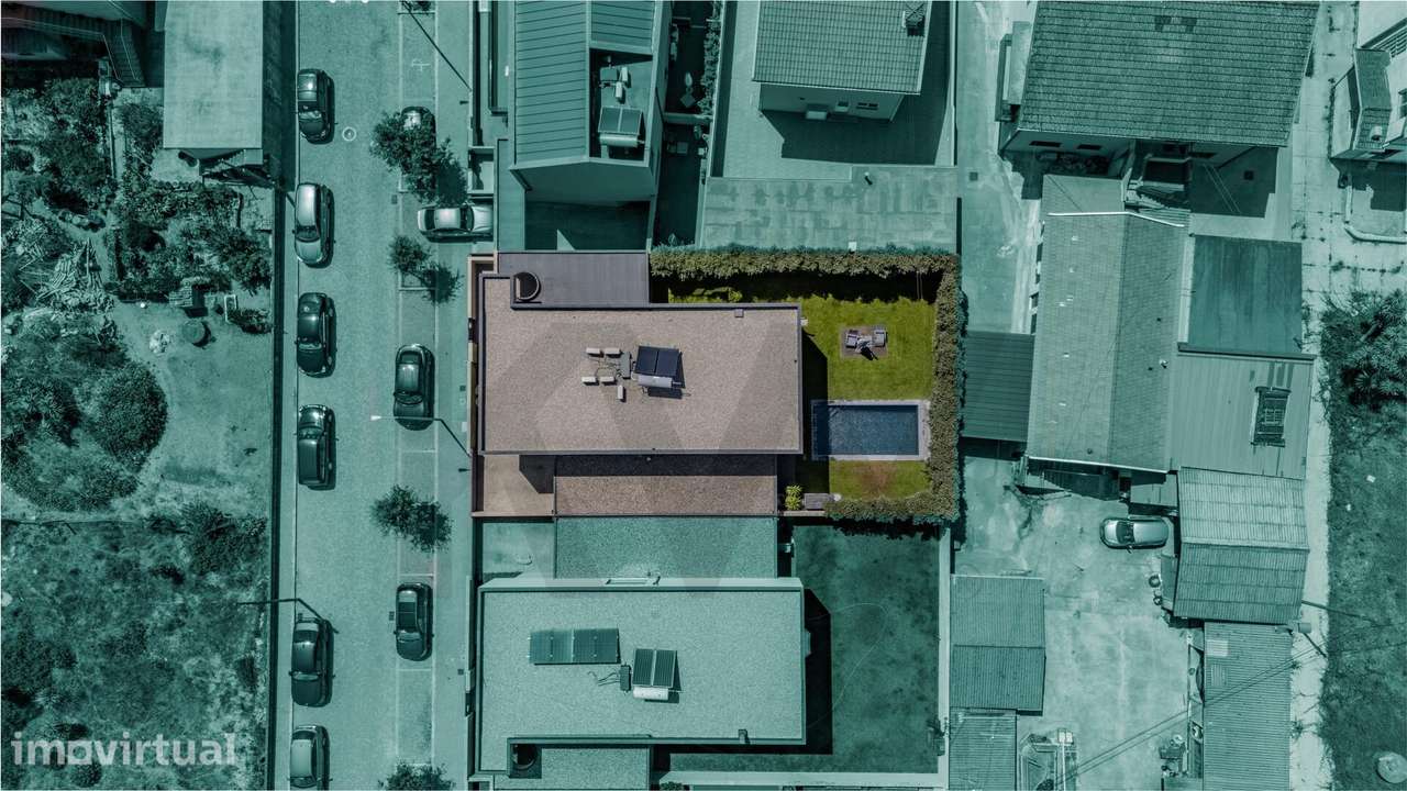 Moradia T4 em Mindelo: Luxo, 4 Suítes e Piscina Aquecida perto do Mar - Grande imagem: 3/29