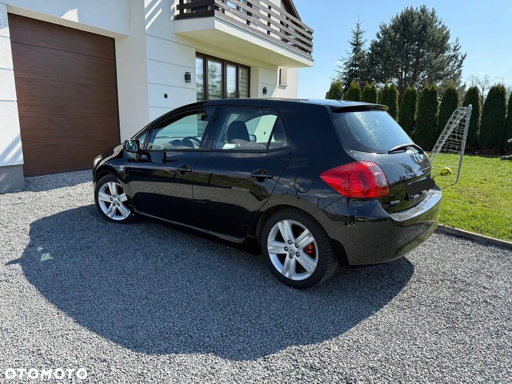 Toyota Auris 2.2 D-4D D-CAT - 4