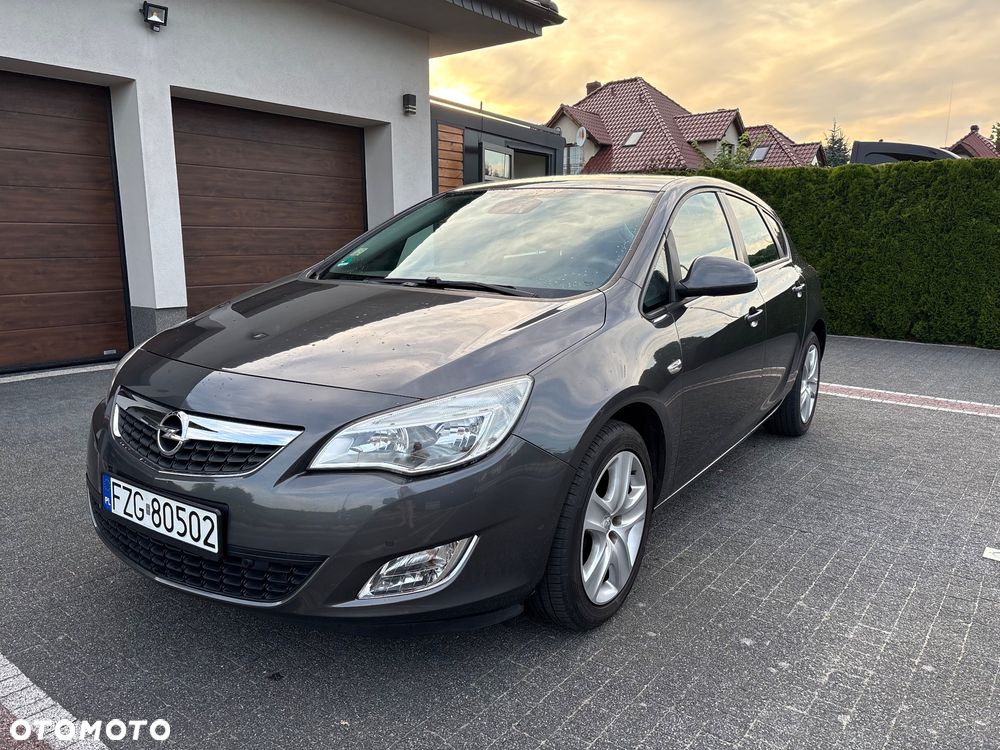 Opel Astra 1.4 T Cosmo - 4