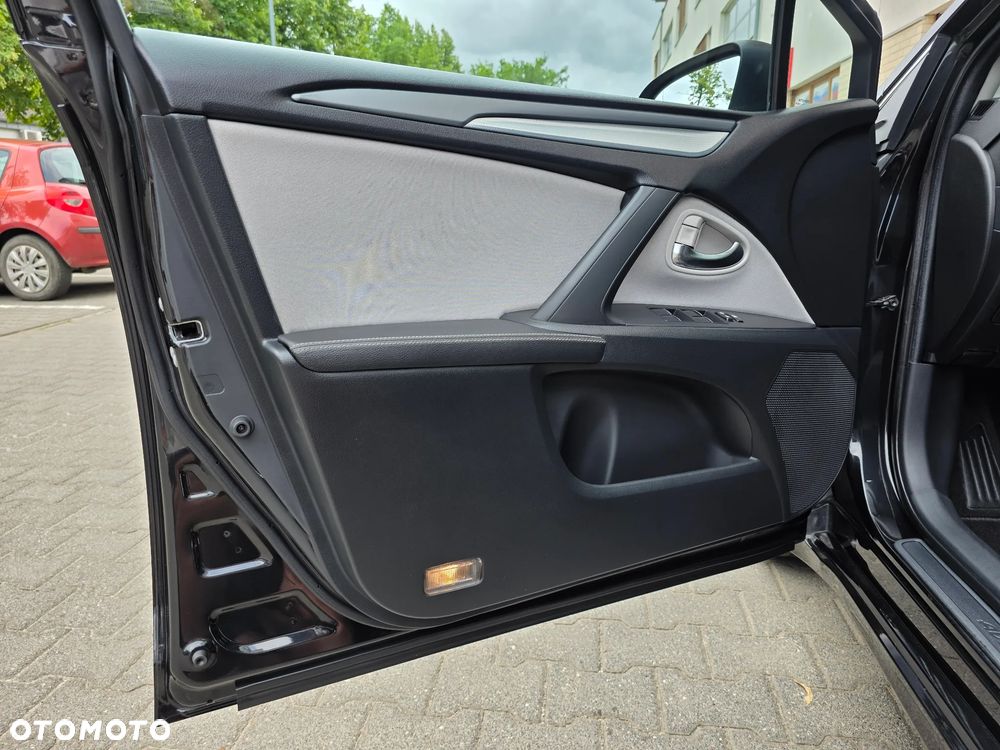 Toyota Avensis - 14