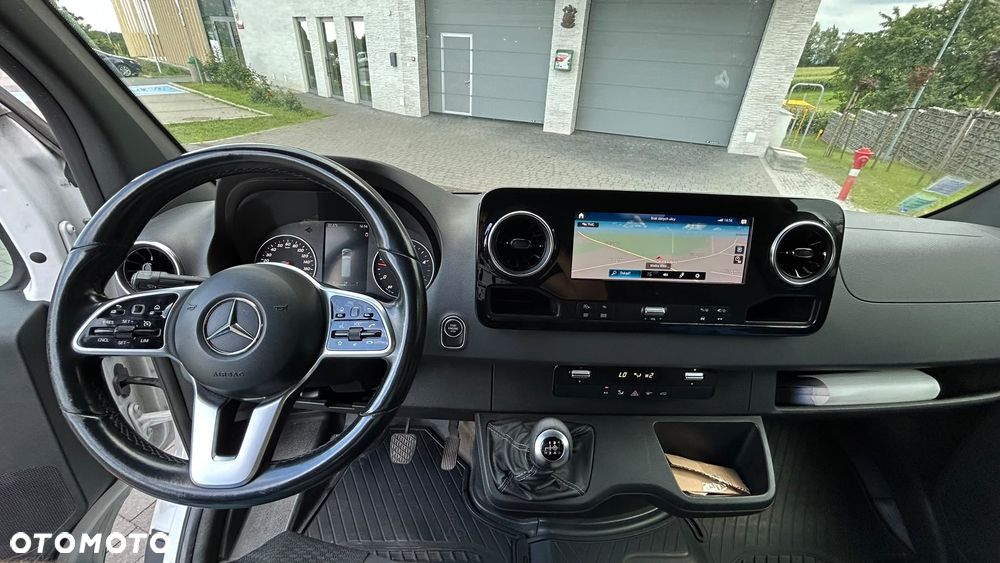 Mercedes-Benz Sprinter - 24