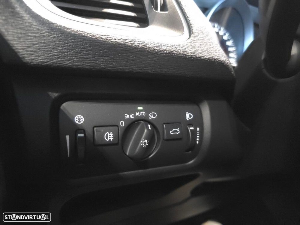 Volvo V40 1.6 D2 Momentum - 26