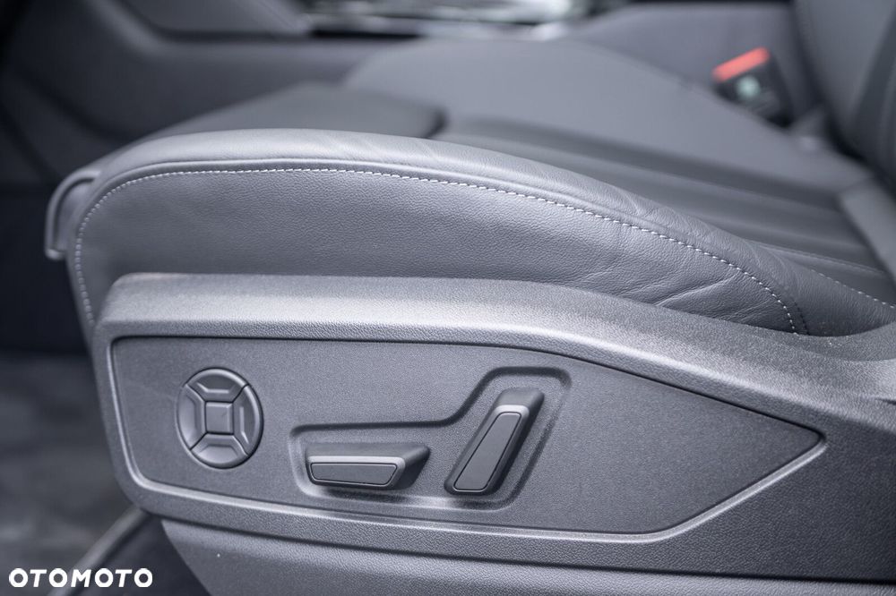 Audi Q5 Sportback - 12