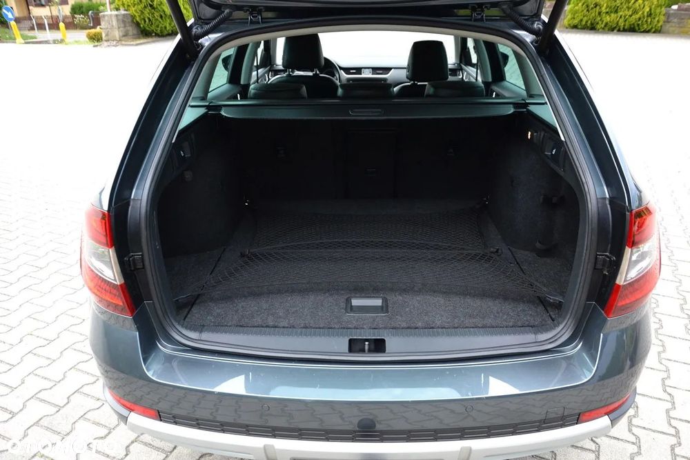 Skoda Octavia 2.0 TDI 4x4 Elegance DSG - 8