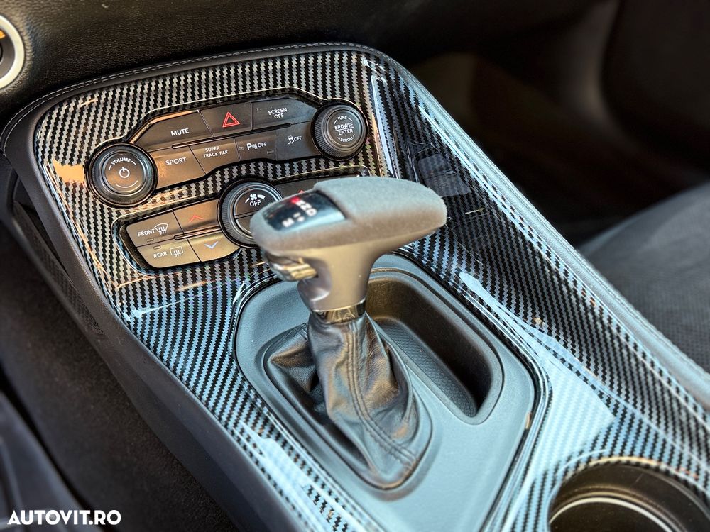 Dodge Challenger - 10