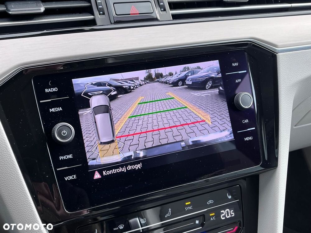 Volkswagen Passat Variant 2.0 TDI Elegance DSG - 25