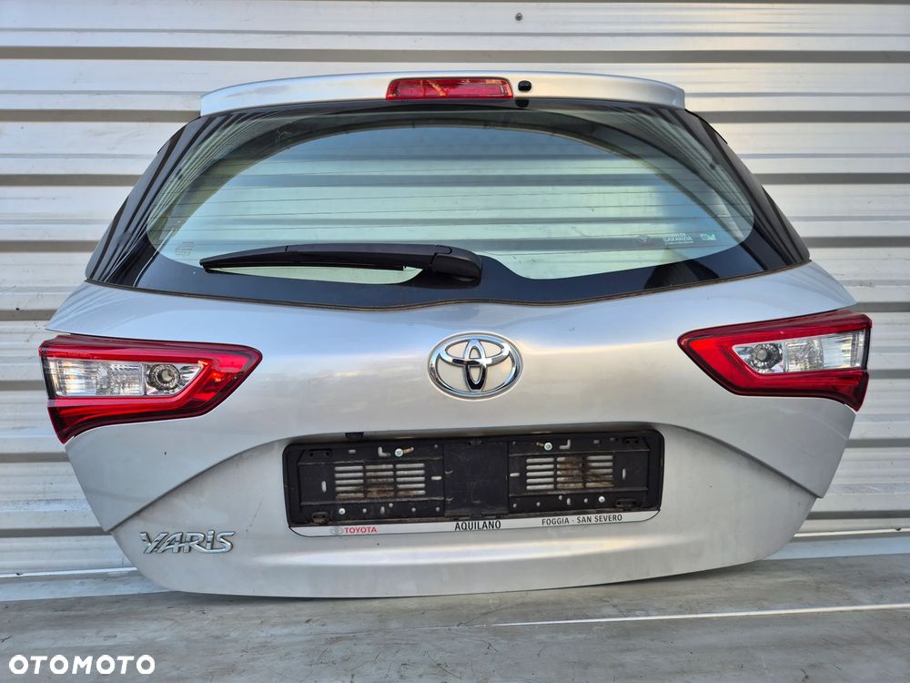 Klapa tylna tył Toyota Yaris III Lifft kamera - 4