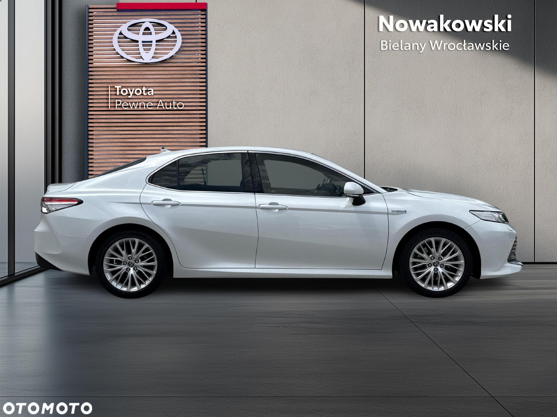 Toyota Camry - 6