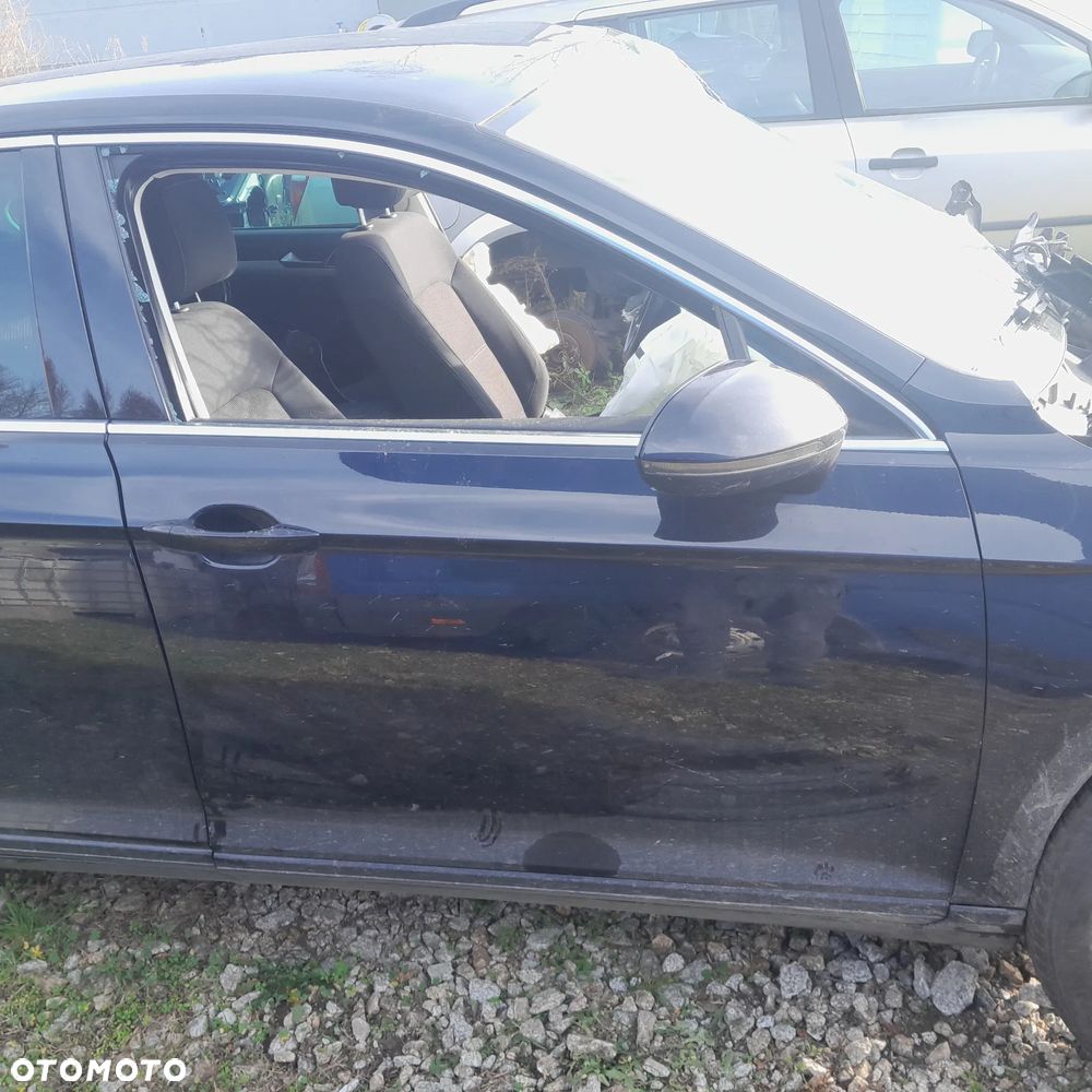 Volkswagen Passat 2.0 TDI SCR Comfortline - 3