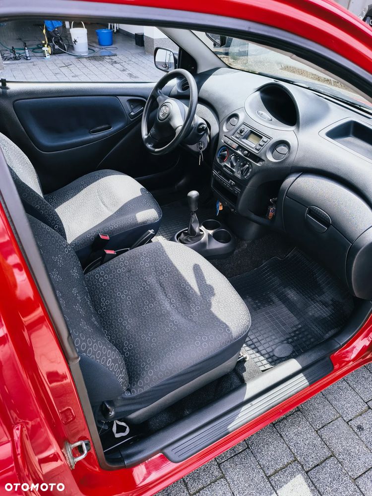 Toyota Yaris 1.0 Base - 6