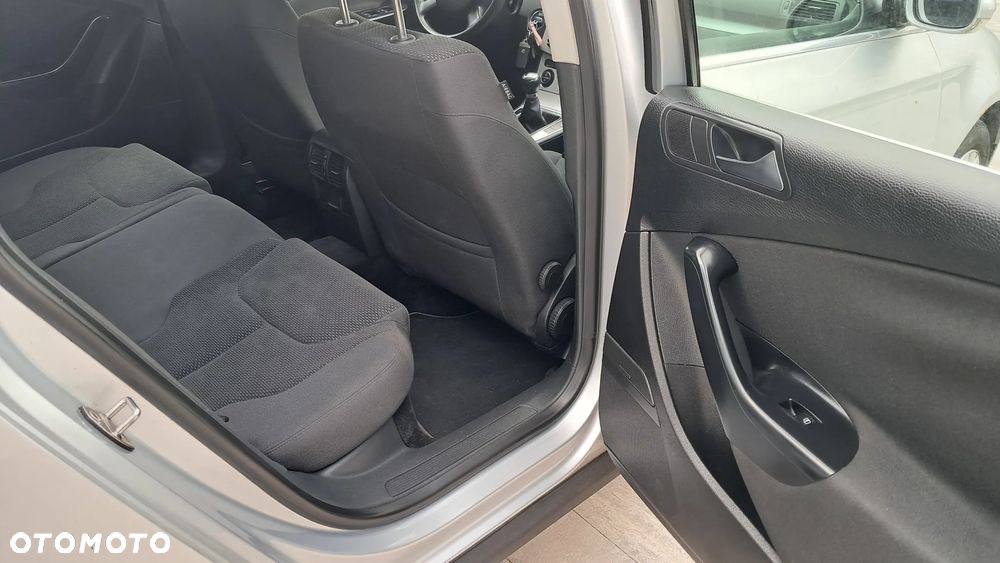 Volkswagen Passat - 21