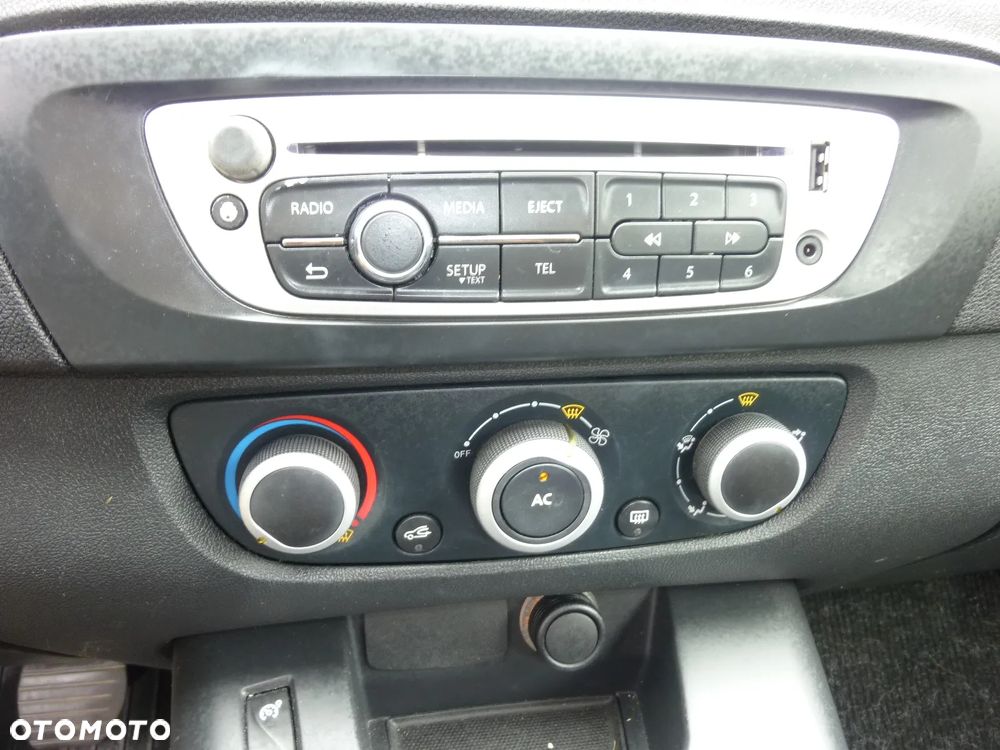Renault Scenic 1.6 16V 110 Dynamique - 29