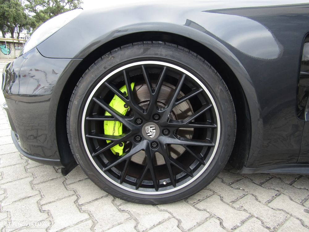 Porsche Panamera 4 E-Hybrid - 4