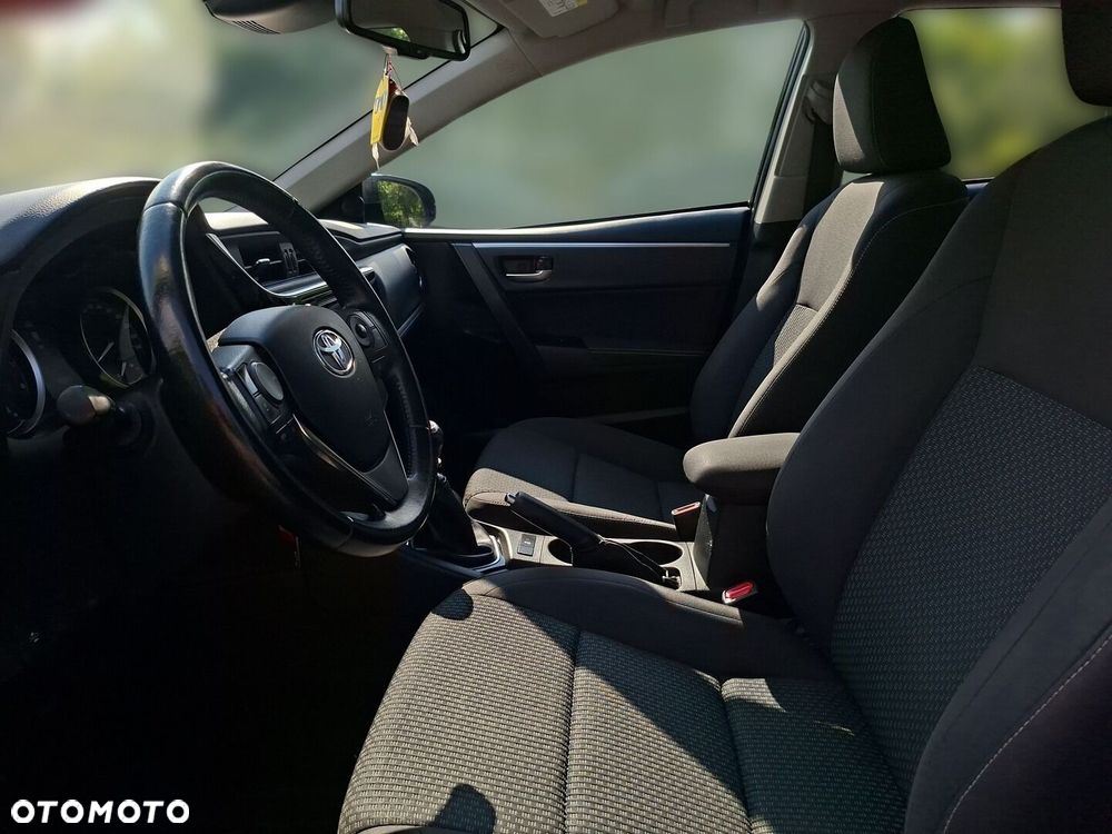 Toyota Corolla - 13