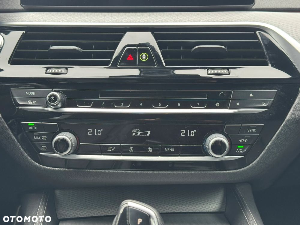 BMW Seria 5 520d M Sport Edition - 29