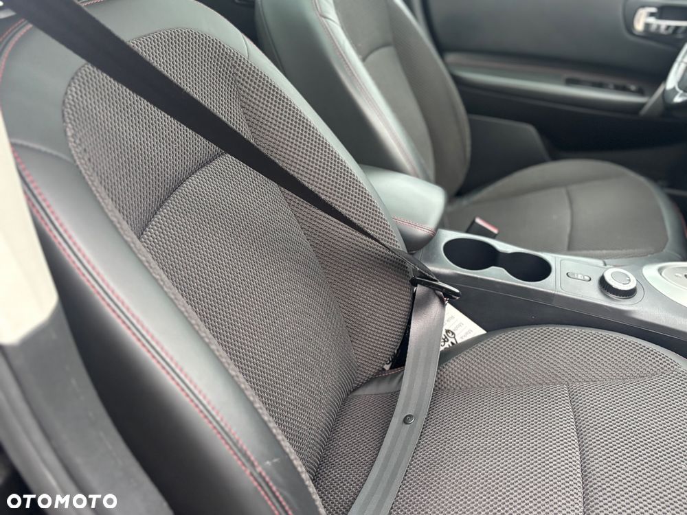 Nissan Qashqai 2.0 dCi 4 x 4 DPF I-Way - 24