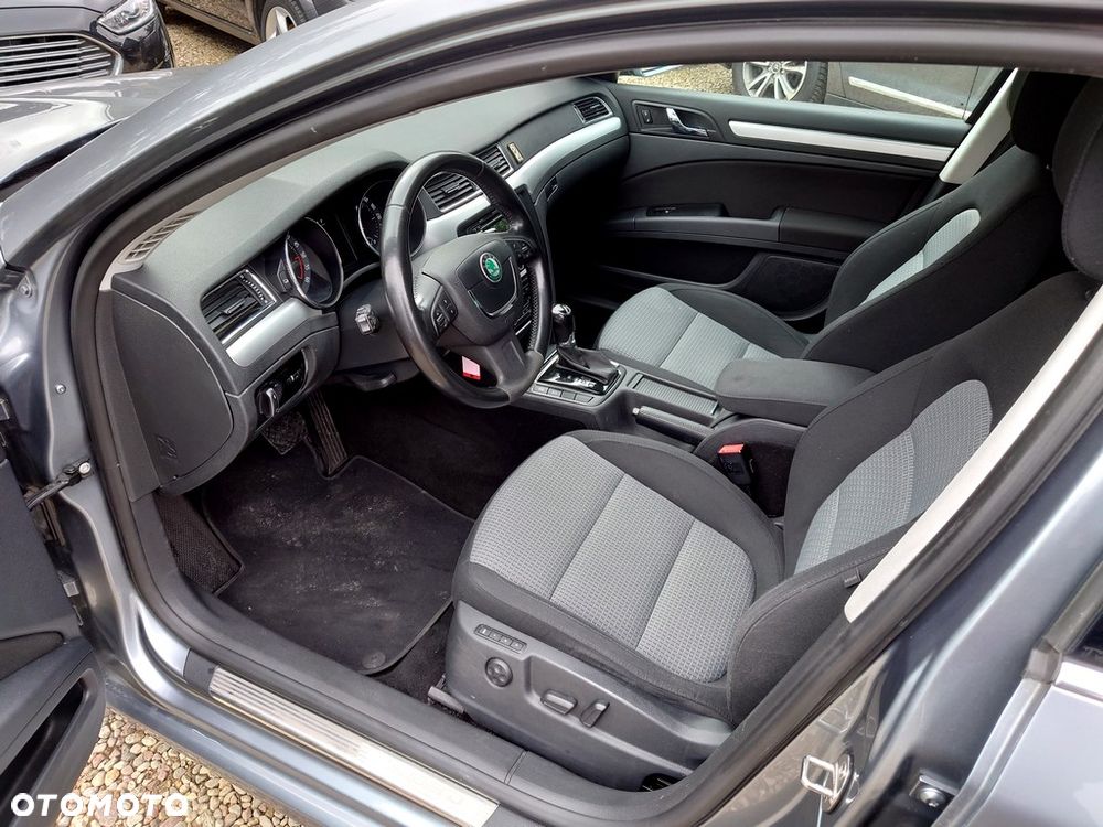 Skoda Superb 2.0 TDI Elegance DSG - 11