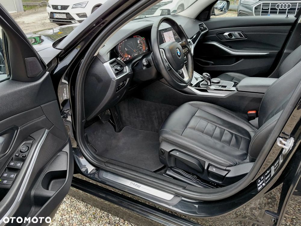 BMW Seria 3 320d xDrive Luxury Line sport - 35