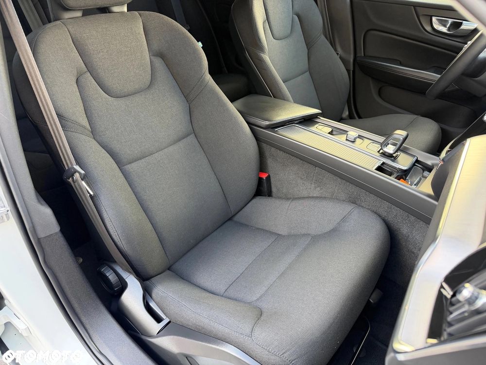 Volvo V60 B3 B DKG Momentum - 14