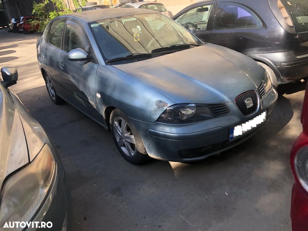 Dezmembrez Seat Cordoba 1,4 benzina 2005 gri inchis - 2