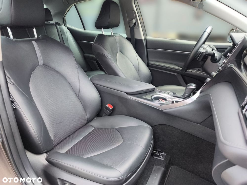 Toyota Camry 2.5 Hybrid Executive CVT - 11