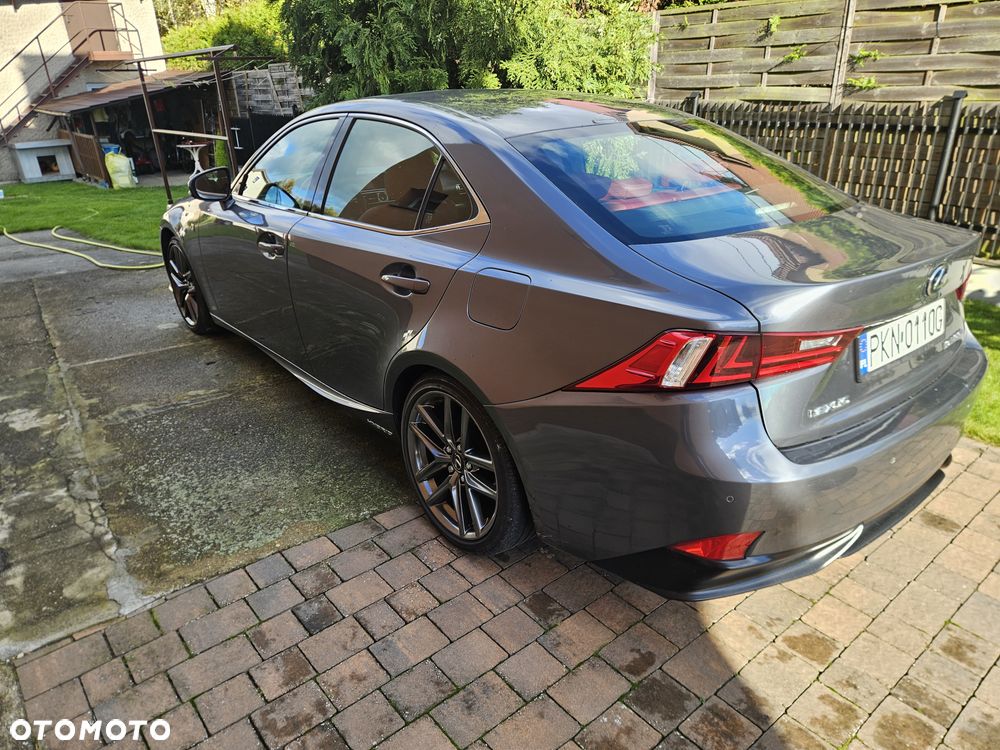 Lexus IS F Sport - 4