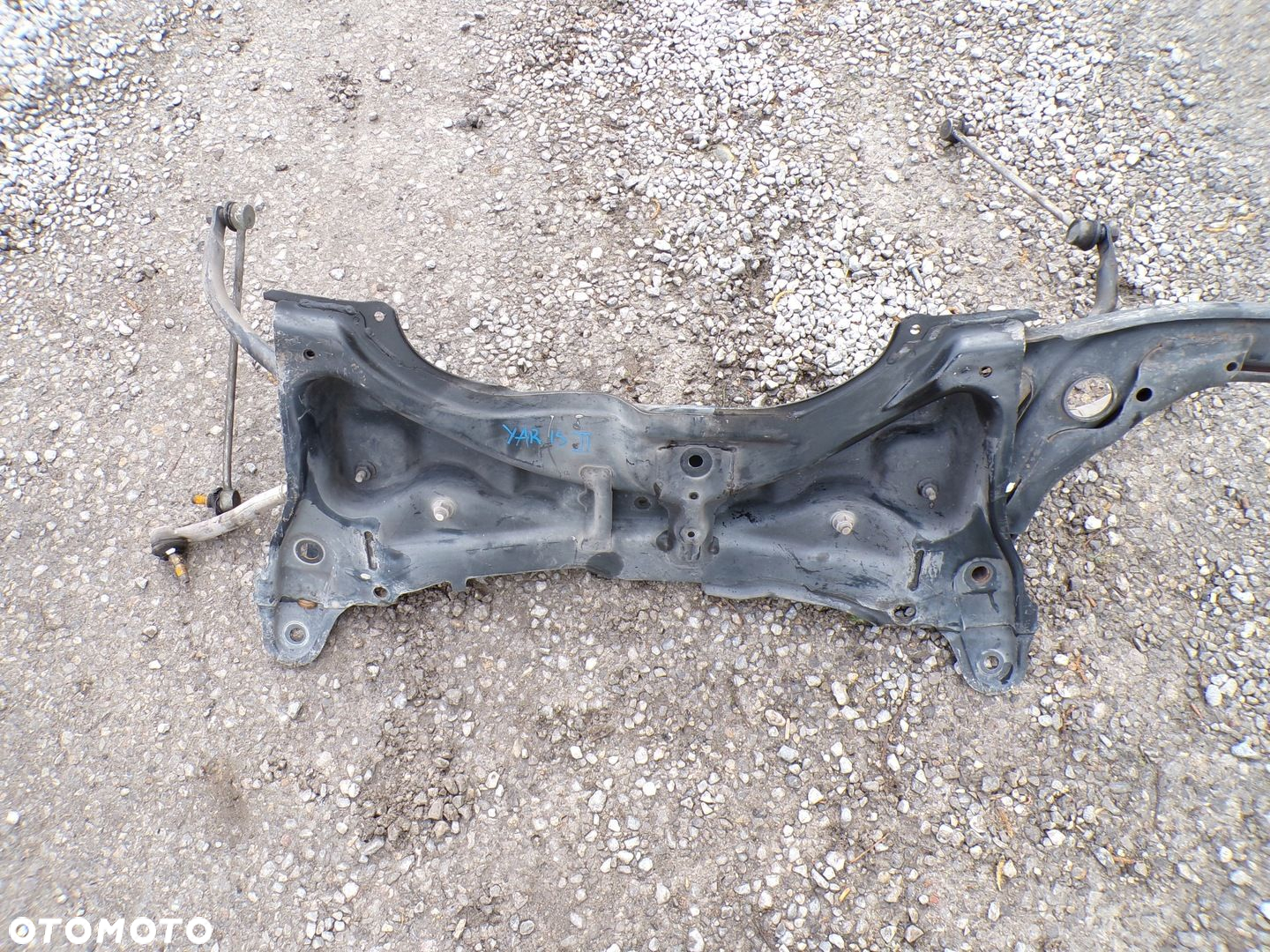 TOYOTA YARIS II TRAWERSA PRZÓD SANKI ŁAWA WÓZEK KOŁYSKA BEZ RDZY - 2