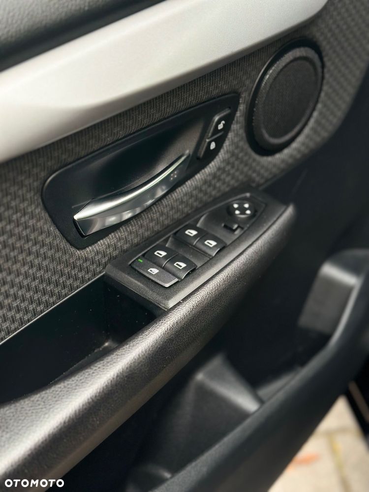BMW Seria 2 218d - 15