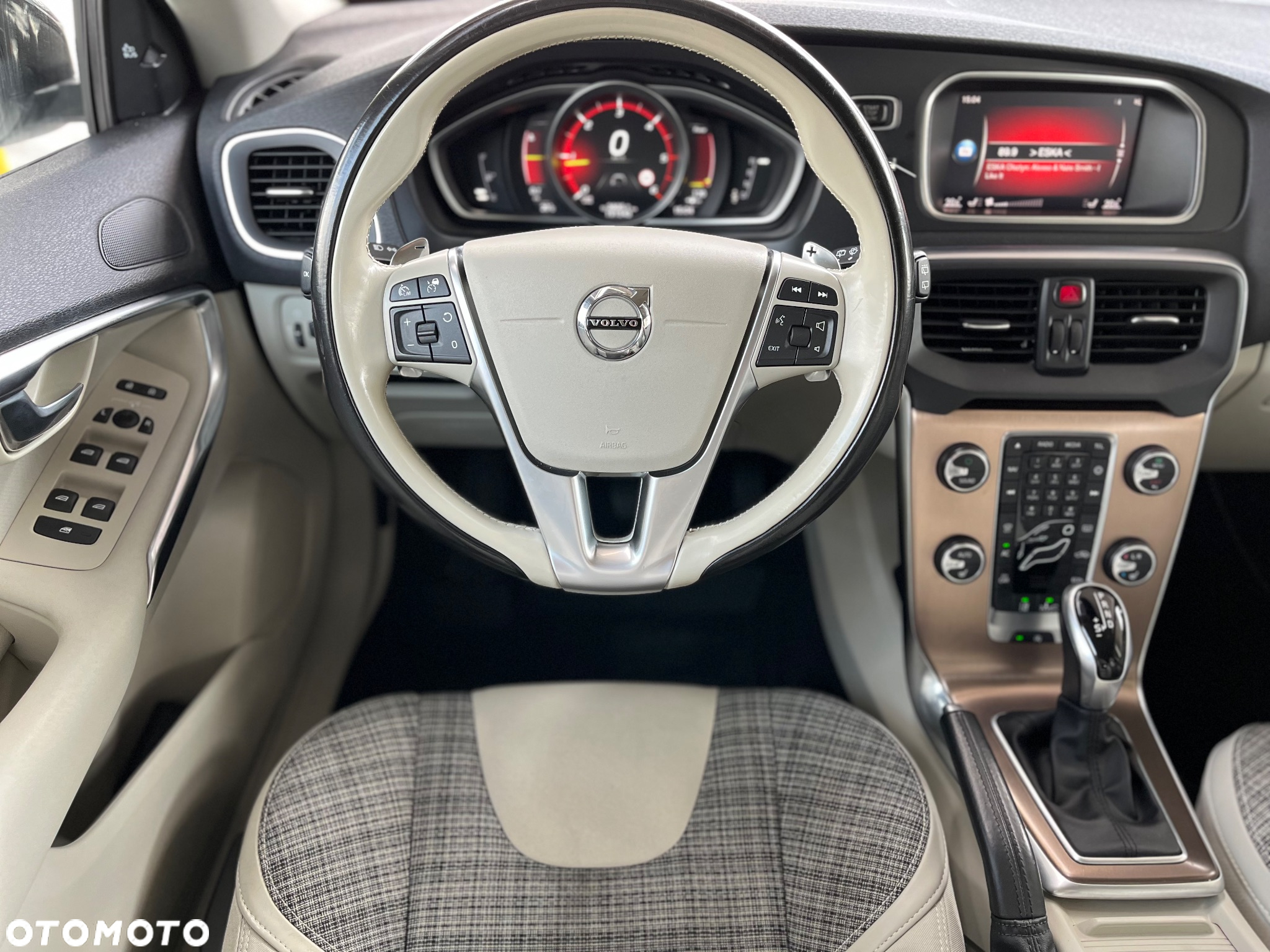 Volvo V40 Cross Country D4 Geartronic Momentum - 19