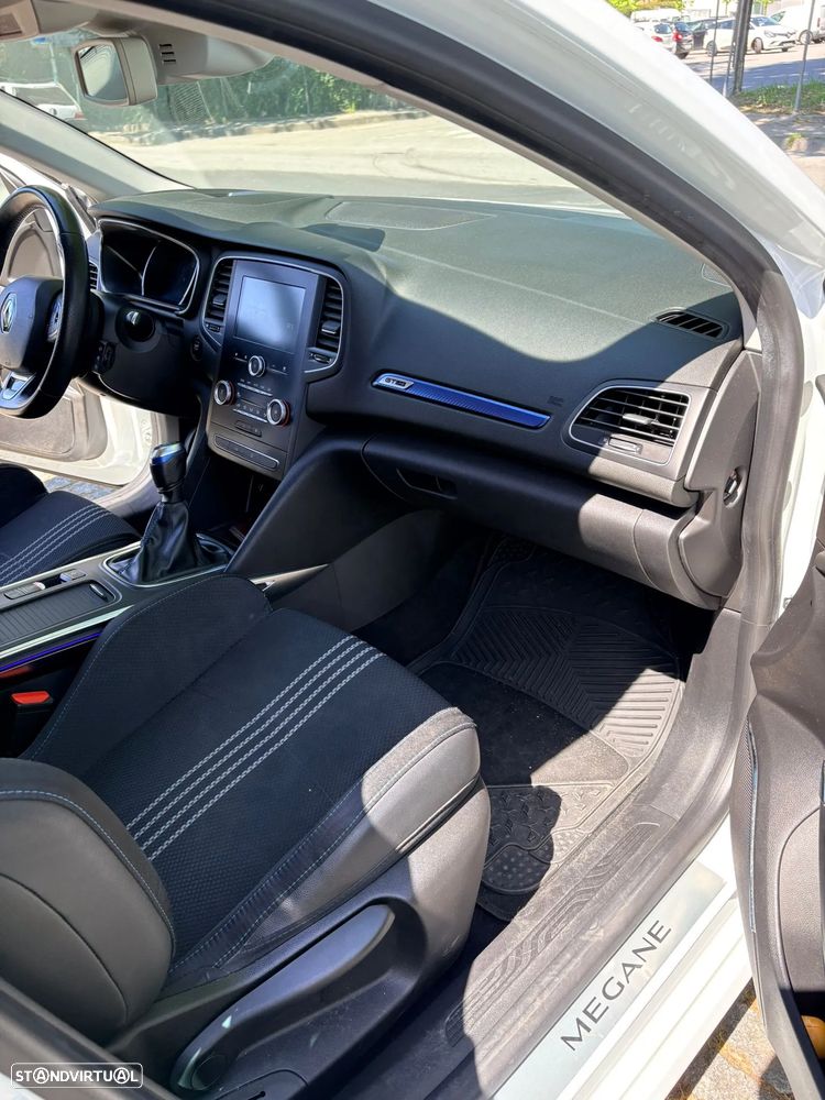 Renault Mégane Sport Tourer - 10