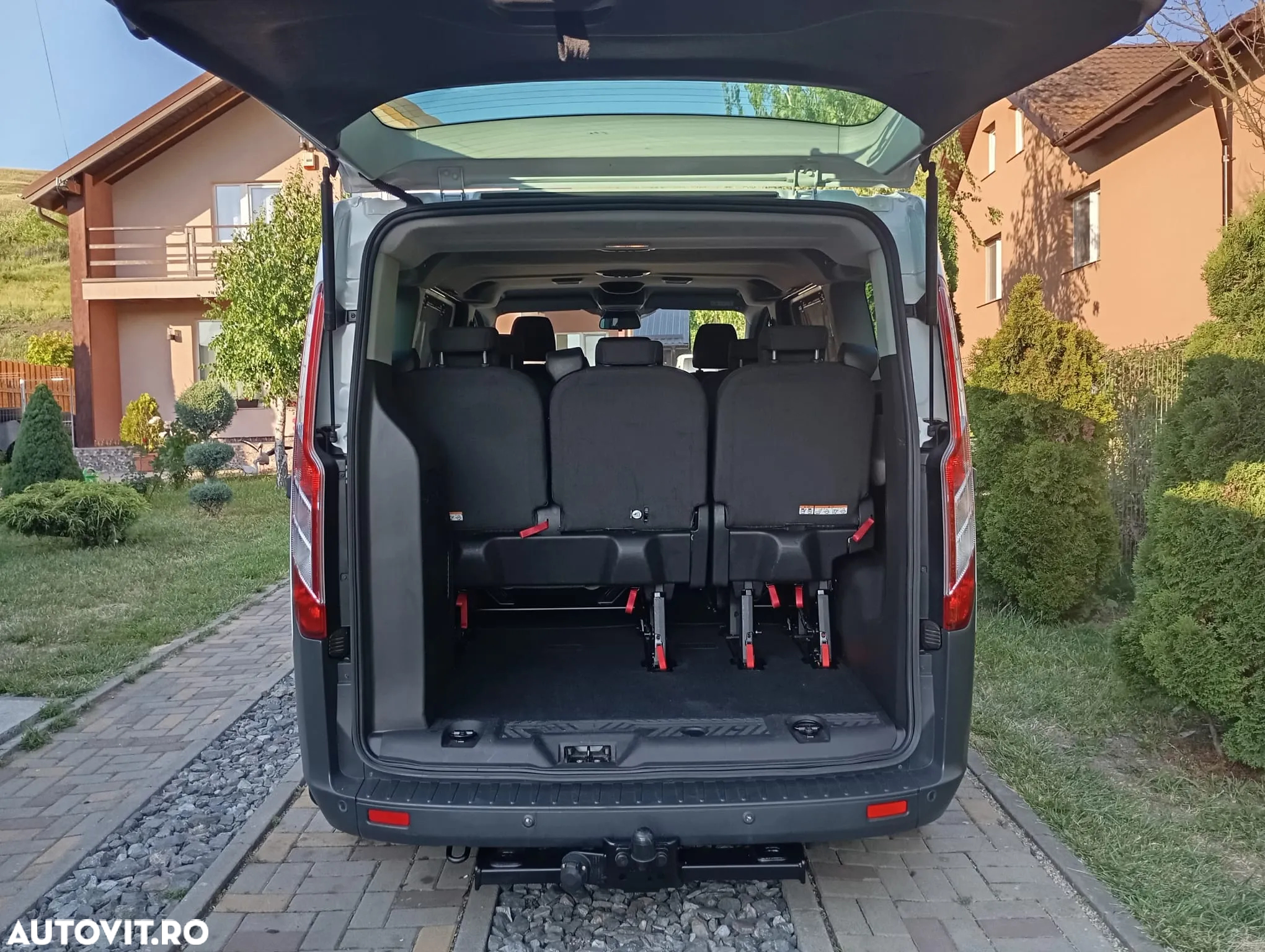 Ford Tourneo Custom Bus 320 2.0 EcoBlue 130 CP L1H1 Trend - 16