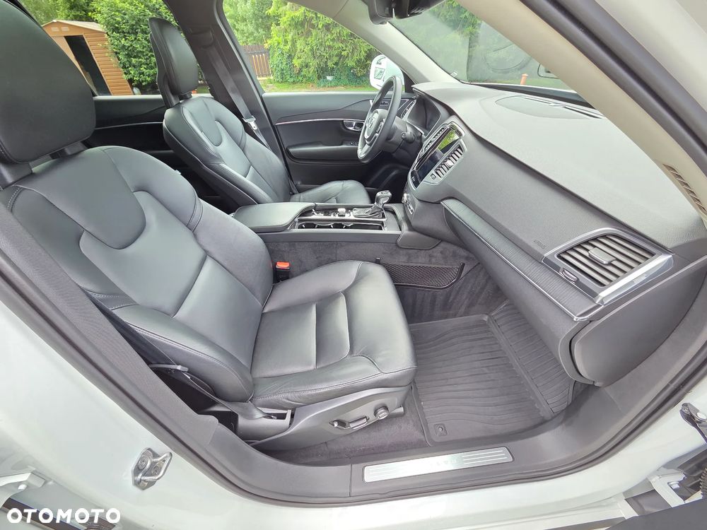 Volvo XC 90 T5 AWD Momentum 7os - 22