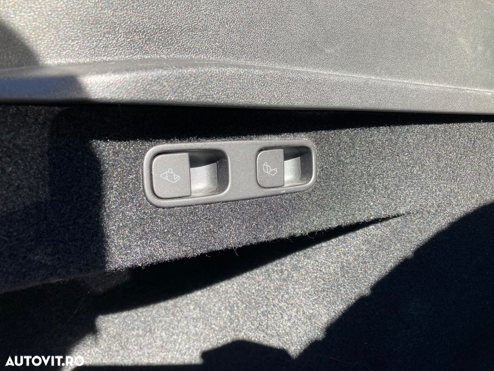 Tesla Model Y Long Range Dual Motor AWD - 27
