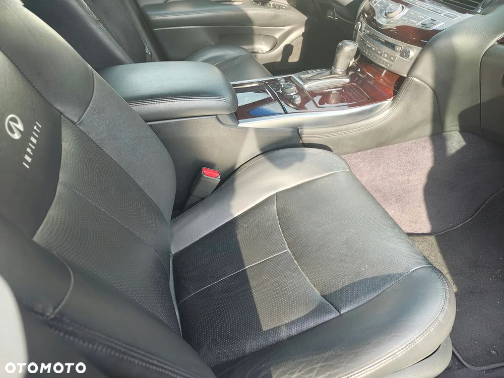 Infiniti M M35h GT - 10