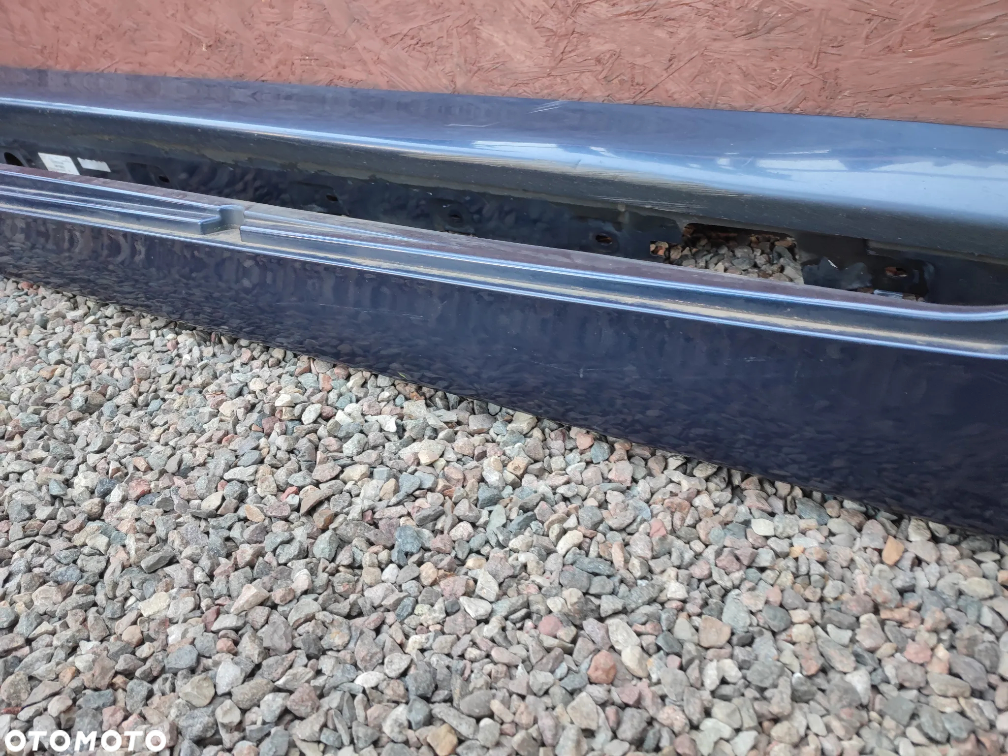 BMW F11 / F10 / F11N / F10N ORYGINALNE NAKŁADKI NA PROGI LEWA / PRAWA W KOLORZE  TIEFSEEBLAU METALLIC O KODZIE LAKIERU A76 O NR.  51 77 7 262 663 / 51 77 7 262 664 OEM W DOBRYM STANIE - 4