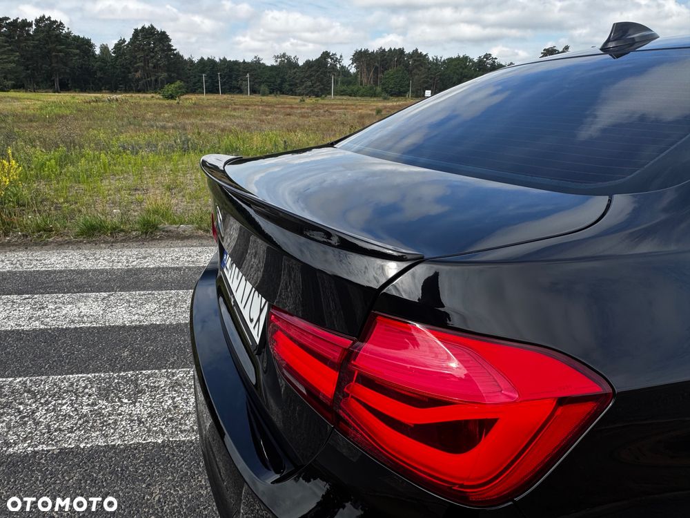 BMW Seria 3 320i - 30